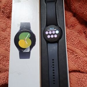 Samsung Galaxy Smartwatch with Black Band Watch5